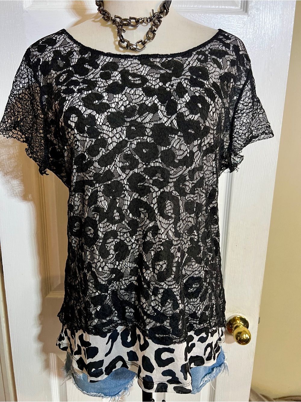 Chico’s Wms Blk White Sheer Mesh Crochet Overlay Layered Animal Print Boho Top 2